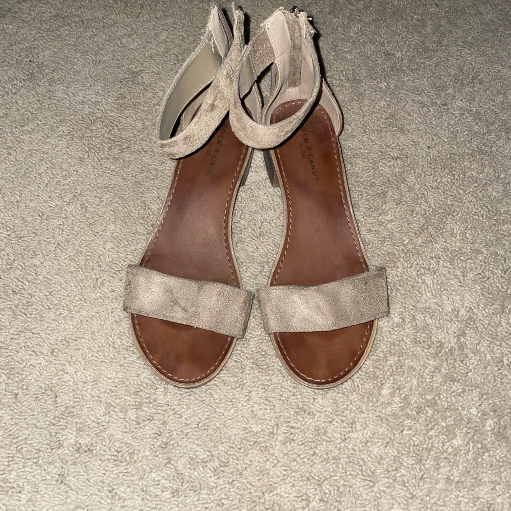 square heel tan zip up heels